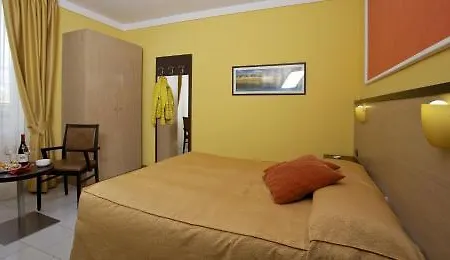 Отель Tirrenia Виареджо