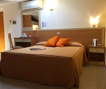 Hotell Tirrenia 3*