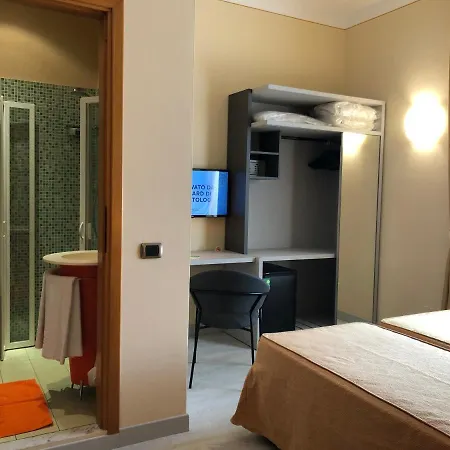 Tirrenia Hotell