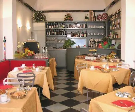 Отель Tirrenia 3*