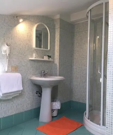 Tirrenia 3* Виареджо