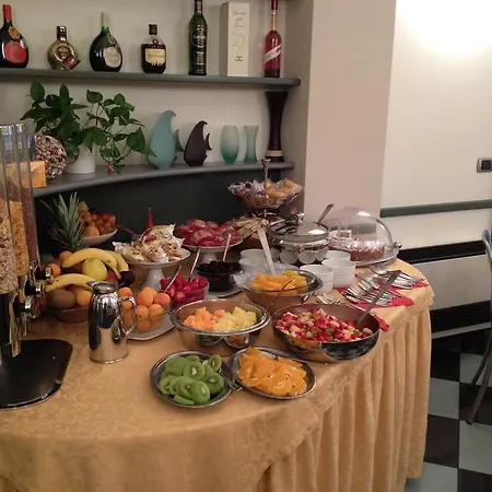 Hotell Tirrenia 3*