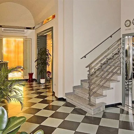 Hotell Tirrenia 3*