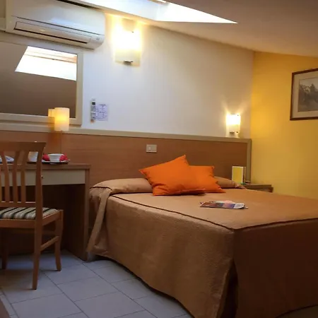 Tirrenia Hotell 3*