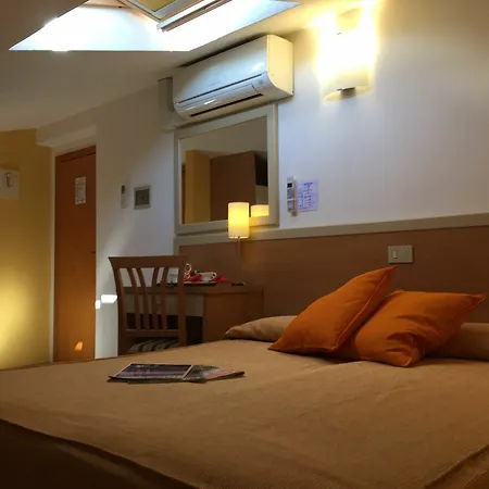 Hotell Tirrenia 3*