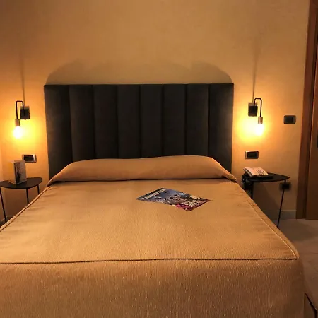 Tirrenia Hotell