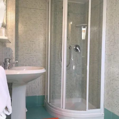 Hotell Tirrenia Viareggio