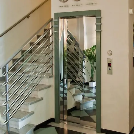 מלון Tirrenia וירג'יו