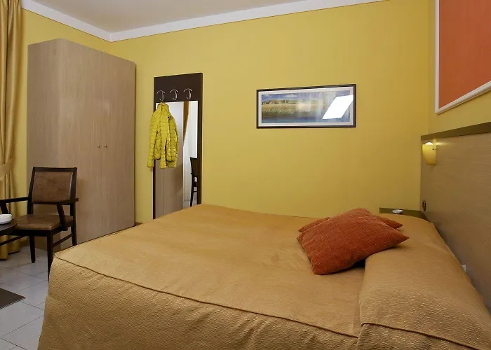 Tirrenia 3* В'яреджо