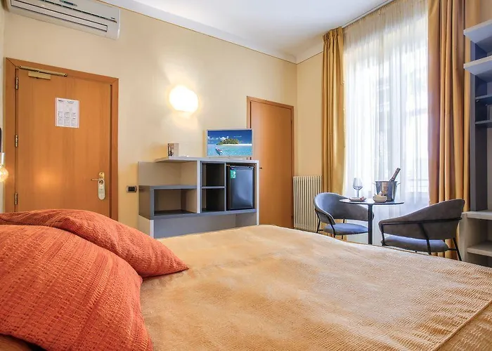 Tirrenia В'яреджо