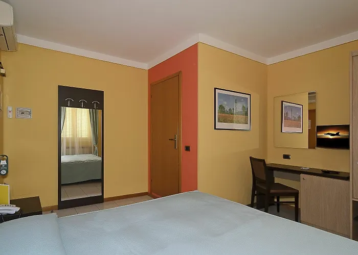 Tirrenia Готель В'яреджо