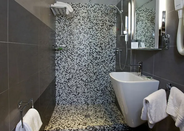 Tirrenia 3* В'яреджо