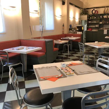 酒店 蒂雷尼亚酒店