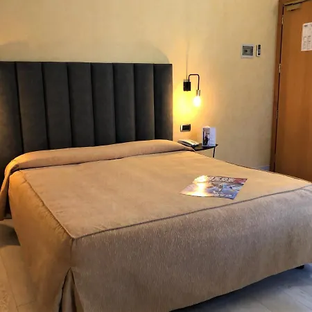 酒店 蒂雷尼亚酒店